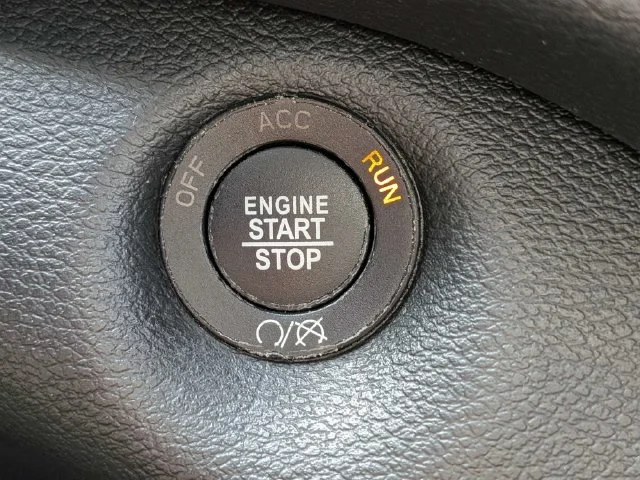 Used 2023 White Jeep Altitude image 29