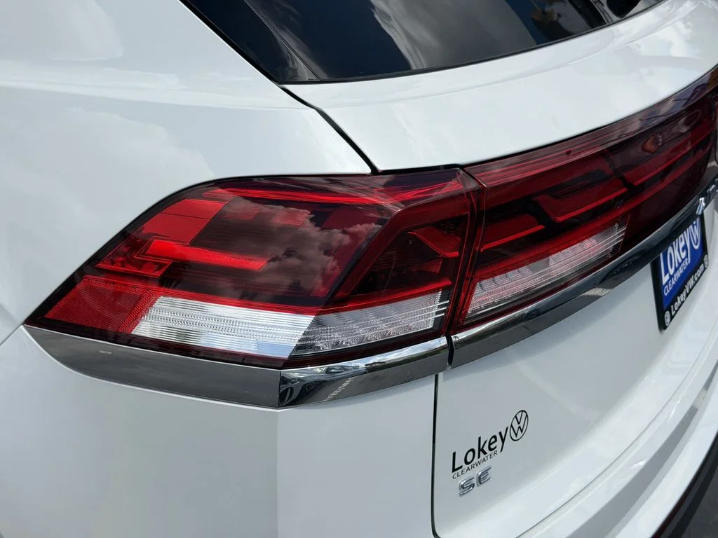 New 2026 White/off-white Volkswagen SE w/Technology image 10