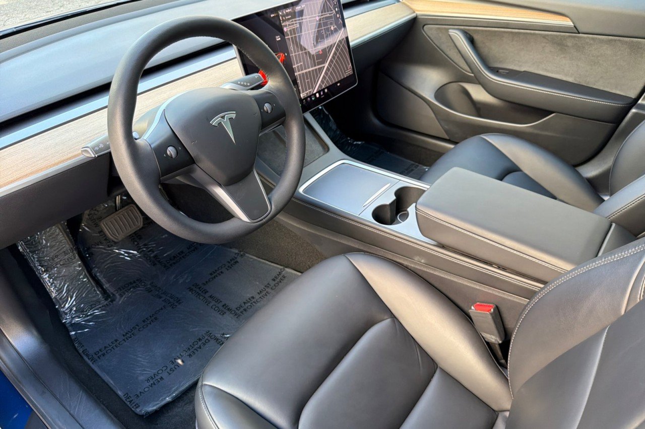 Used 2021  Tesla Standard Range Plus image 9