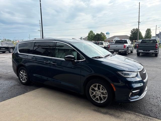 Used 2025 Blue Chrysler Select image 7