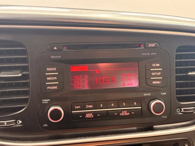 Used 2015 White Kia LX image 14