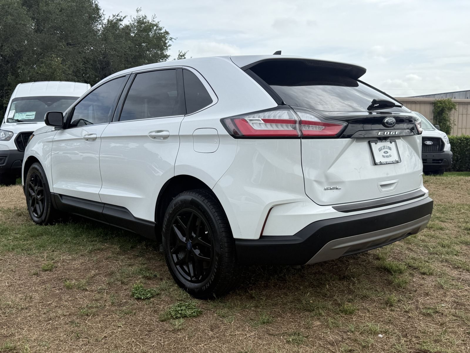Used 2022 Oxford White Ford SEL image 6