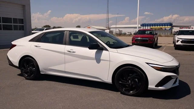 Used 2026 White Hyundai SEL Sport image 3