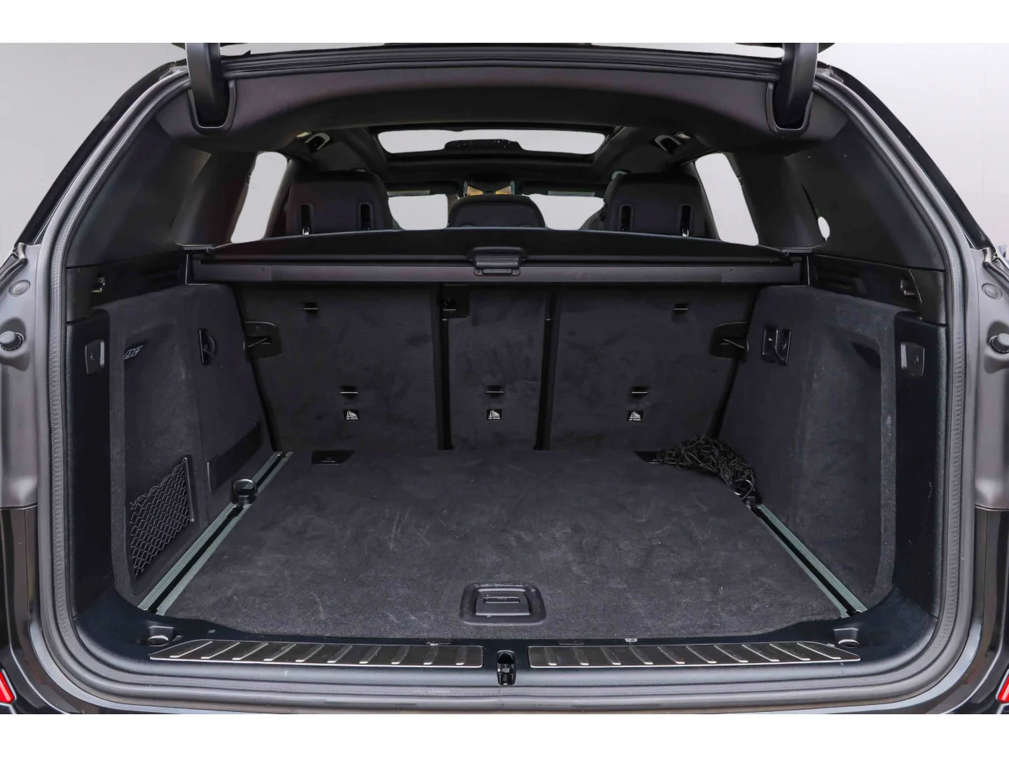 Used 2021 Black Sapphire Metallic BMW xDrive30i image 23