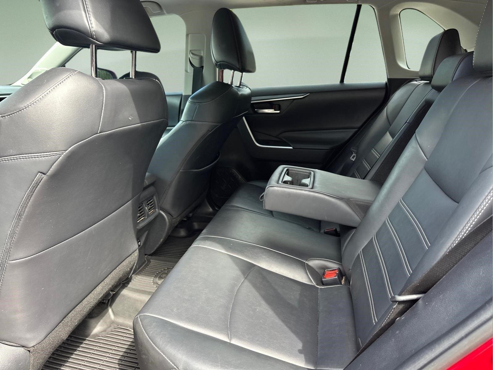 2019 Toyota RAV4 XLE Premium - Photo 16