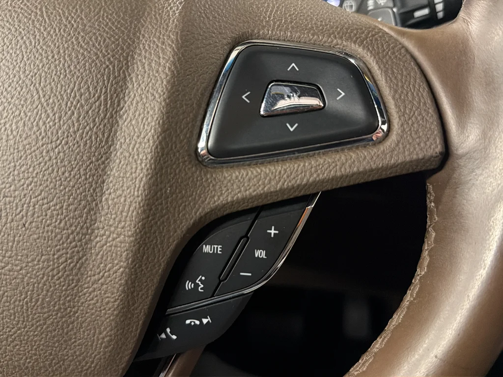 Used 2017 Gray Lincoln Reserve image 19