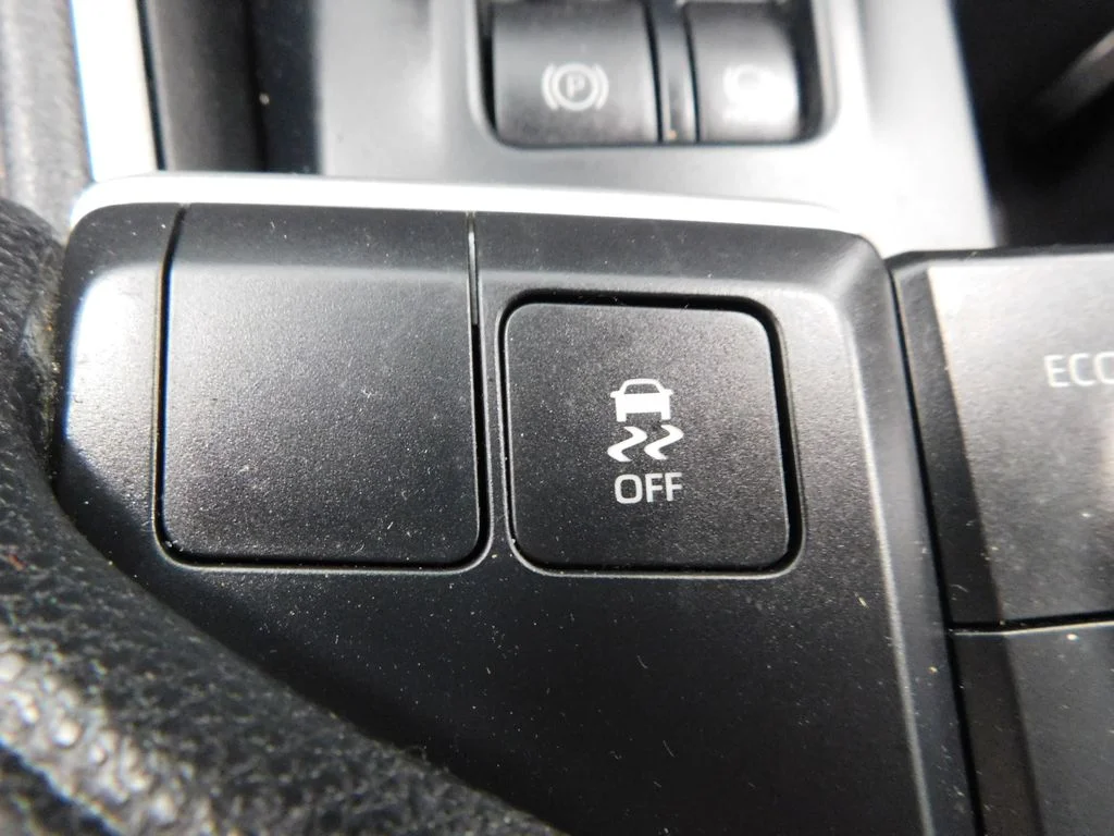 Used 2024 Cream Toyota XLE image 37