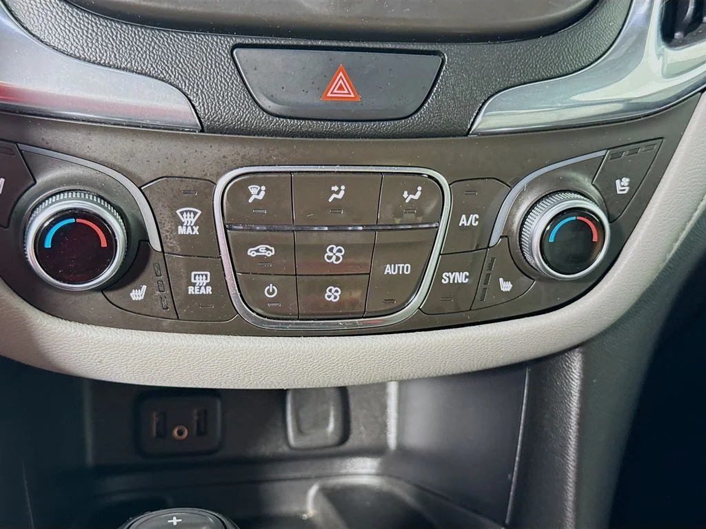 Used 2018 Iridescent Pearl Tricoat Chevrolet Premier image 15