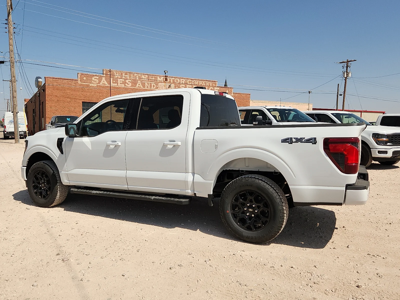 New 2026 Oxford White Ford XLT image 4