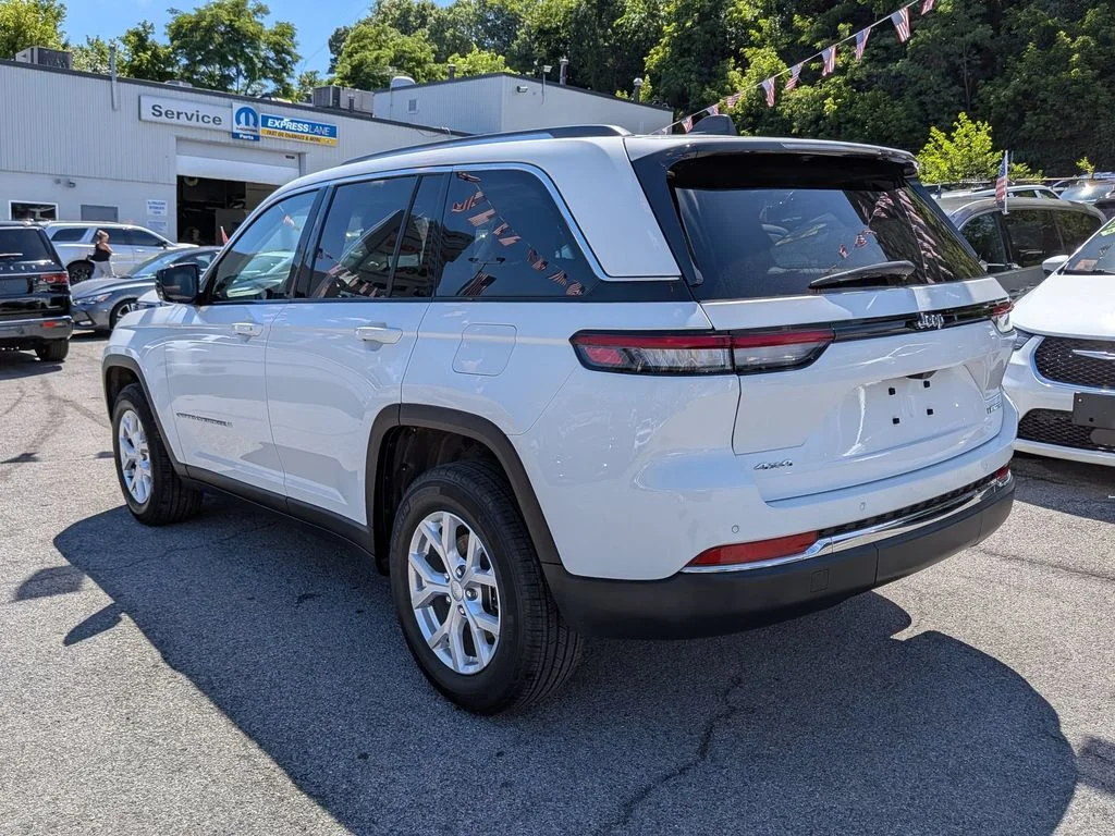 Used 2023 White Jeep Limited image 10