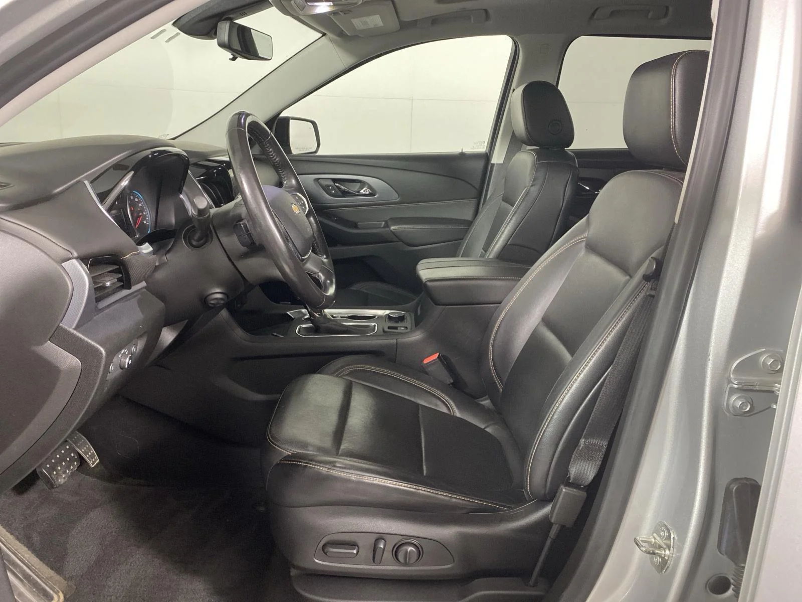 Used 2019 Silver Ice Metallic Chevrolet Premier image 13