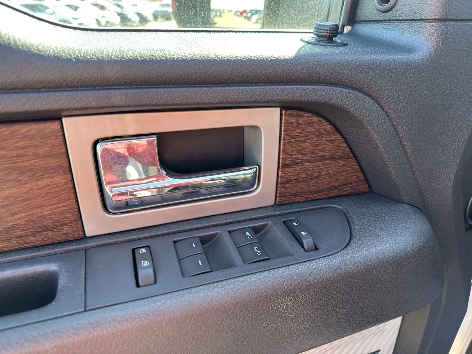 Used 2014 White Ford Lariat image 20
