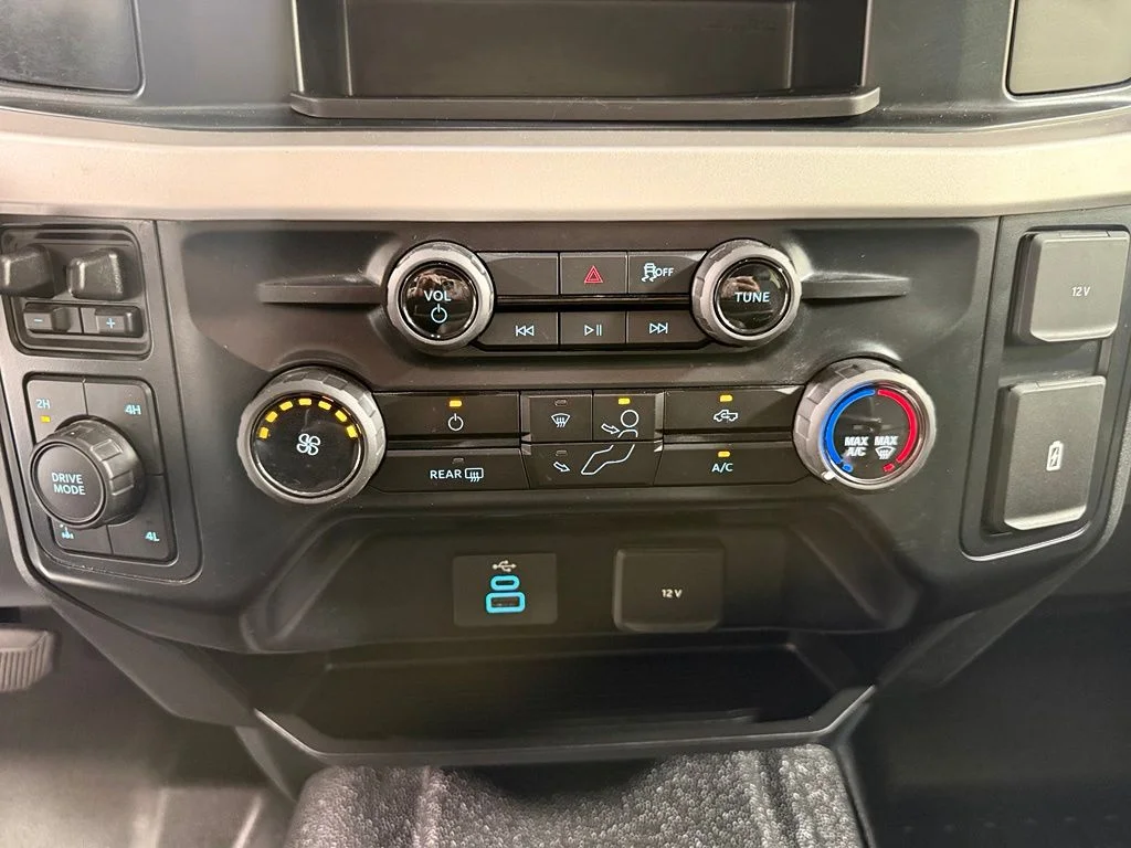 Used 2025 White Ford XL image 19