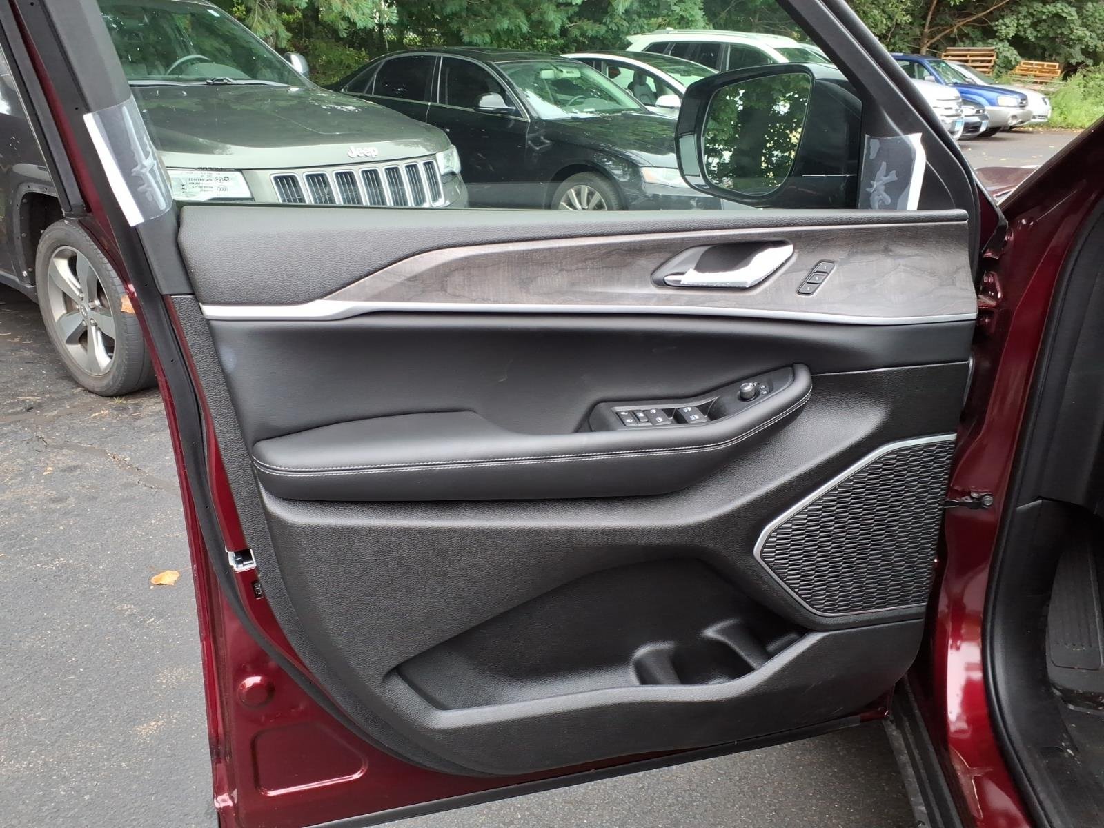 New 2026 Velvet Red Pearl-Coat Exterior Paint Jeep Limited image 10