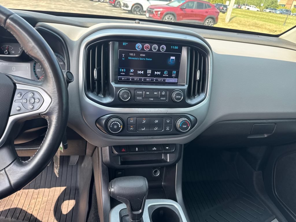 Used 2018 SUMMIT WHITE Chevrolet 4WD LT image 17