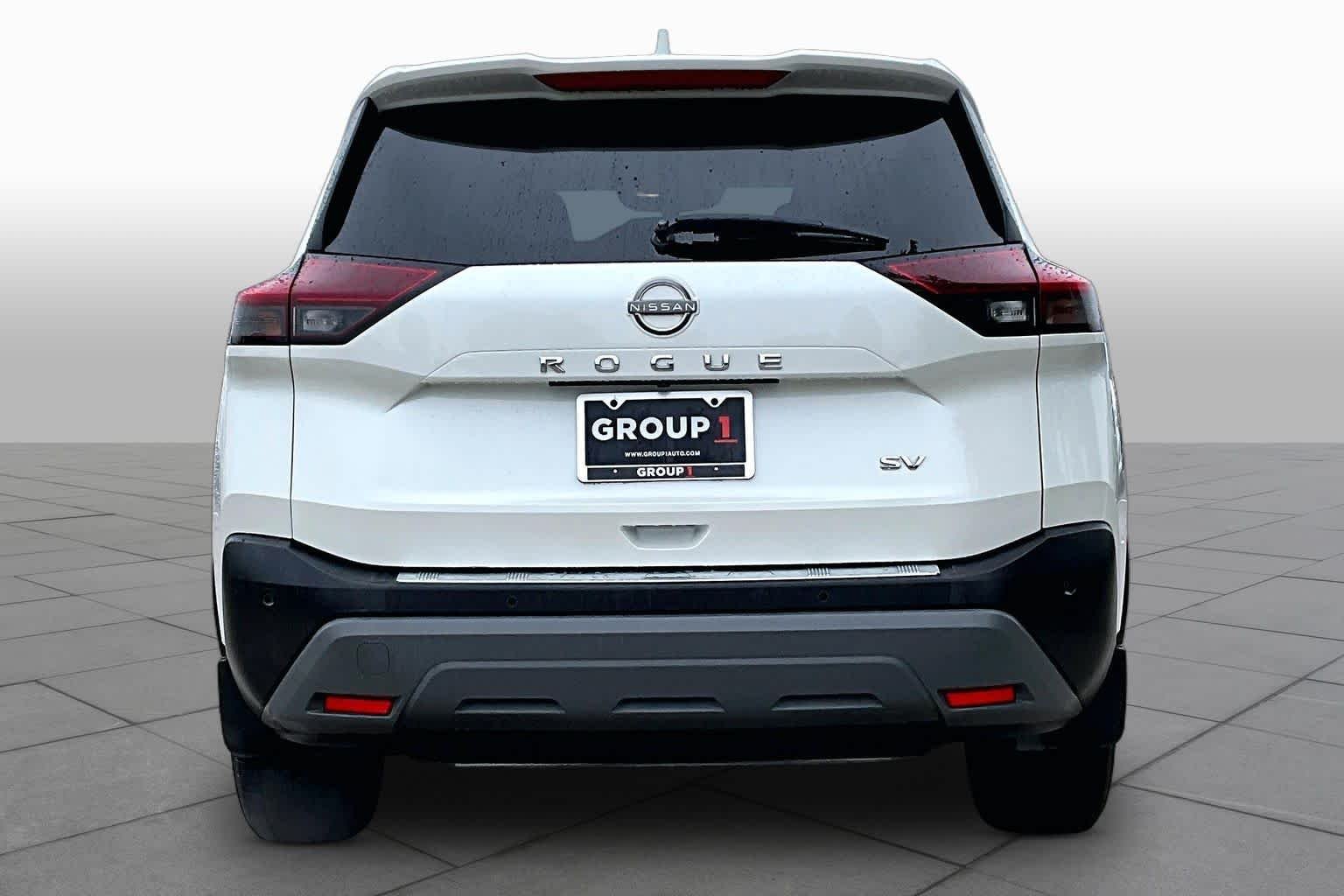 Used 2023 PEARL WHITE TRI Nissan SV image 5