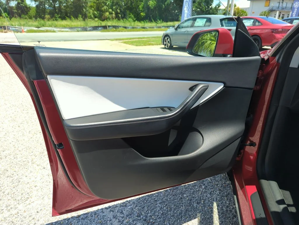 Used 2022  Tesla Performance image 18