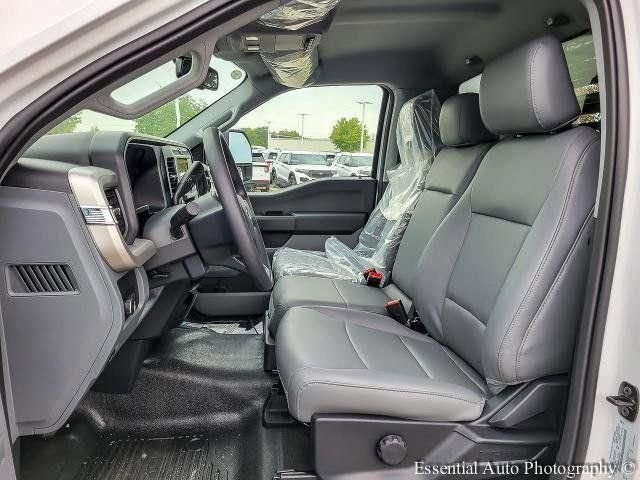 New 2025 Oxford White Ford F-450® XL image 32