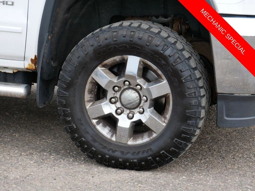 Used 2016 White GMC SLE image 7