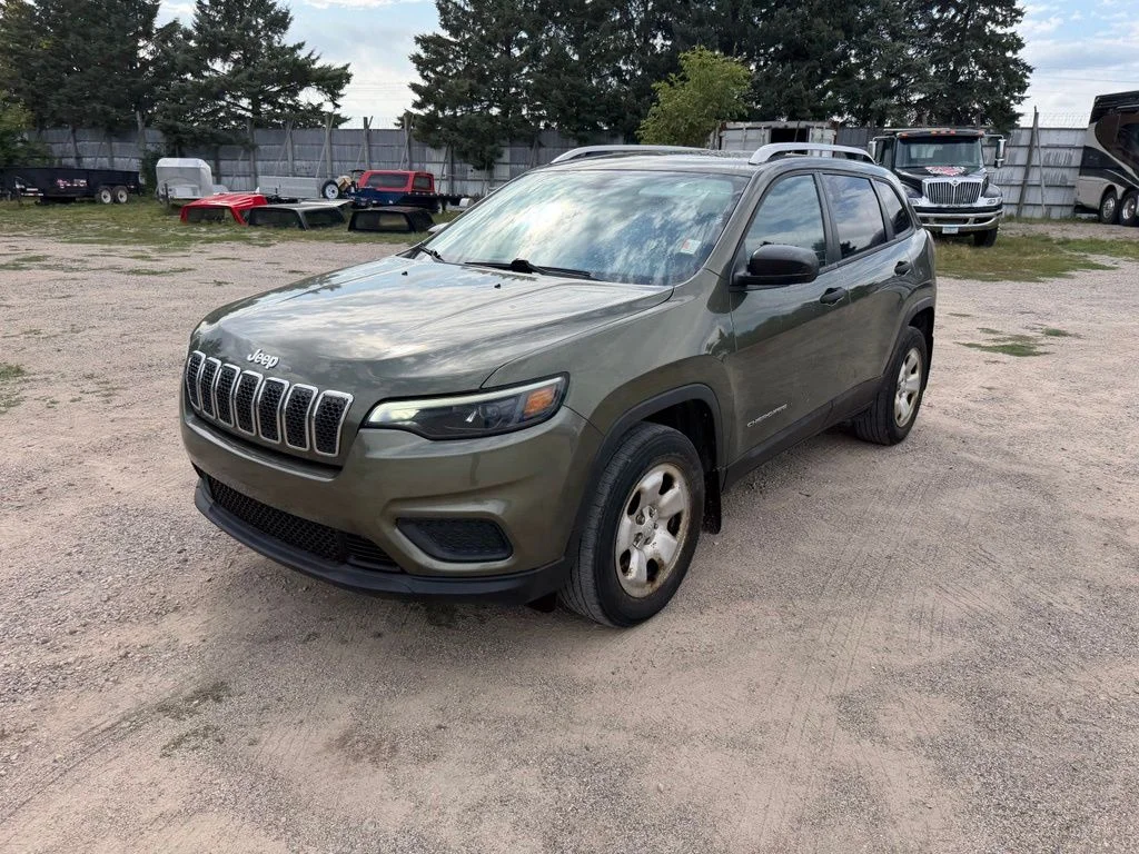 Used 2020 Green Jeep Sport image 4