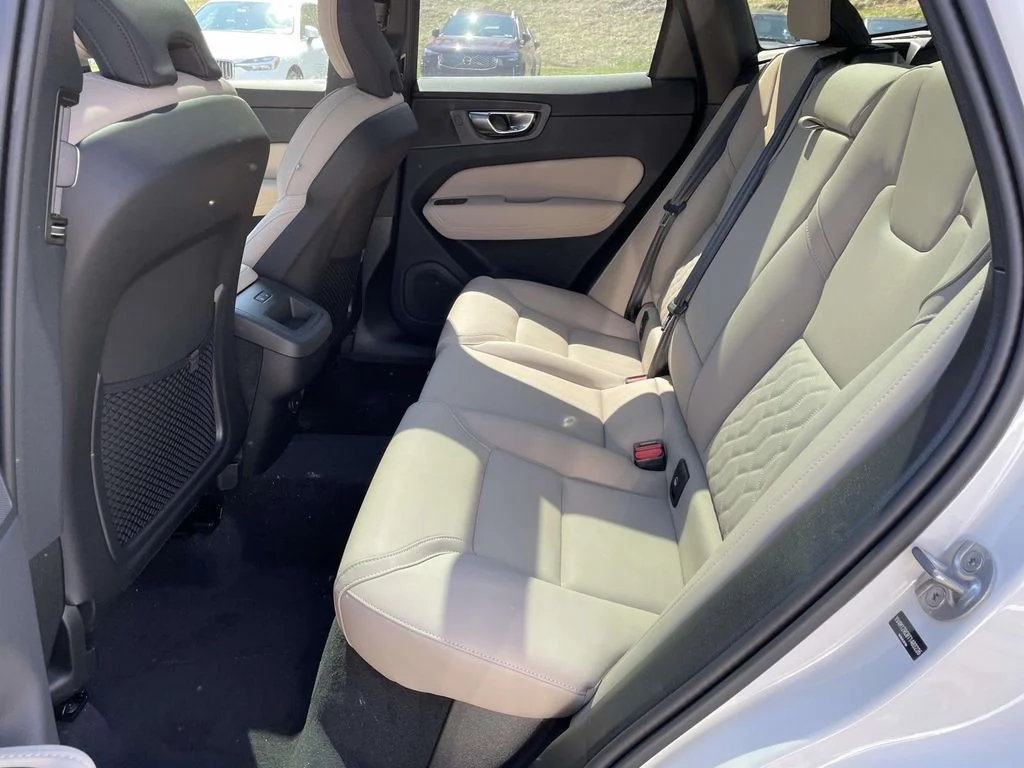 2026 Volvo XC60 Plus - Photo 16