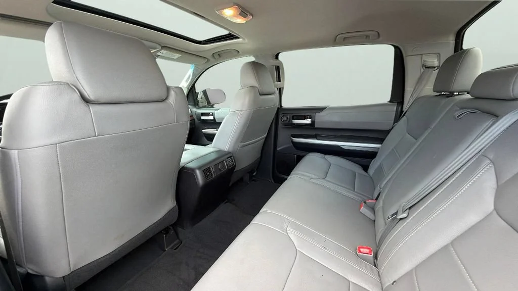 Used 2014  Toyota LTD image 28