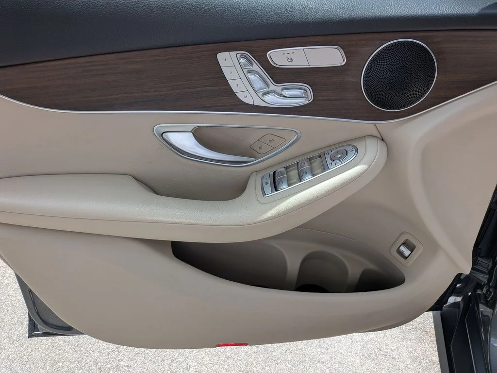 Used 2022  Mercedes-Benz GLC 300 image 14