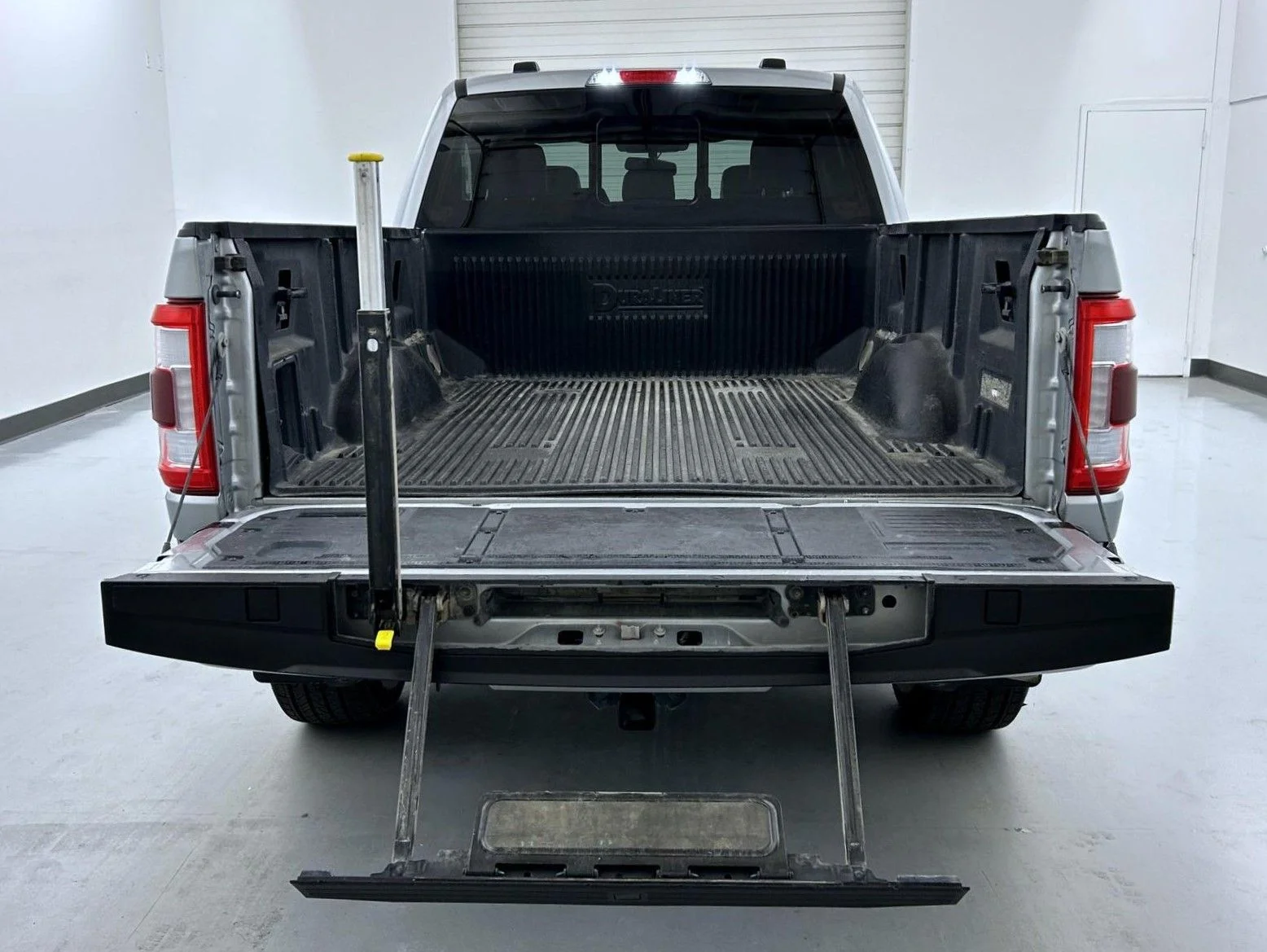 Used 2022 Silver Ford Lariat image 22