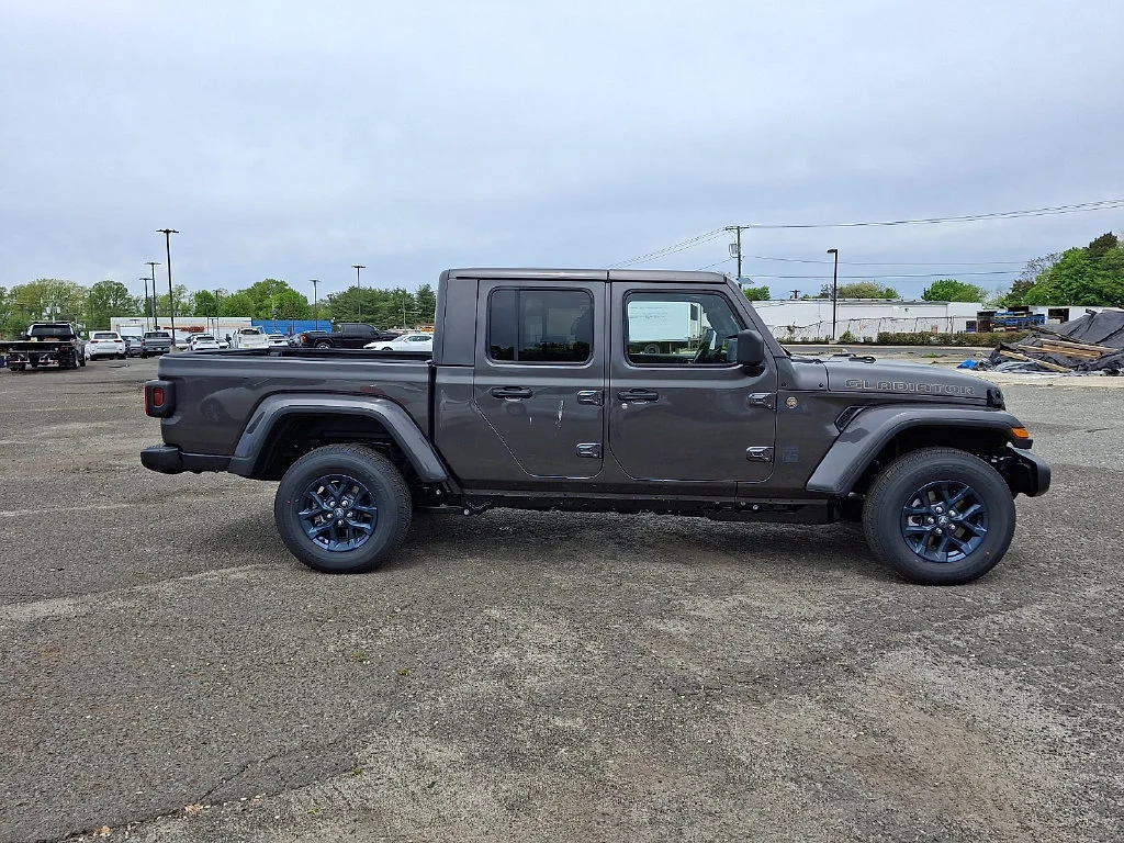New 2026 Granite Crystal Metallic Clear-Coat Exterior Paint Jeep 85th Anniversary Edition image 9