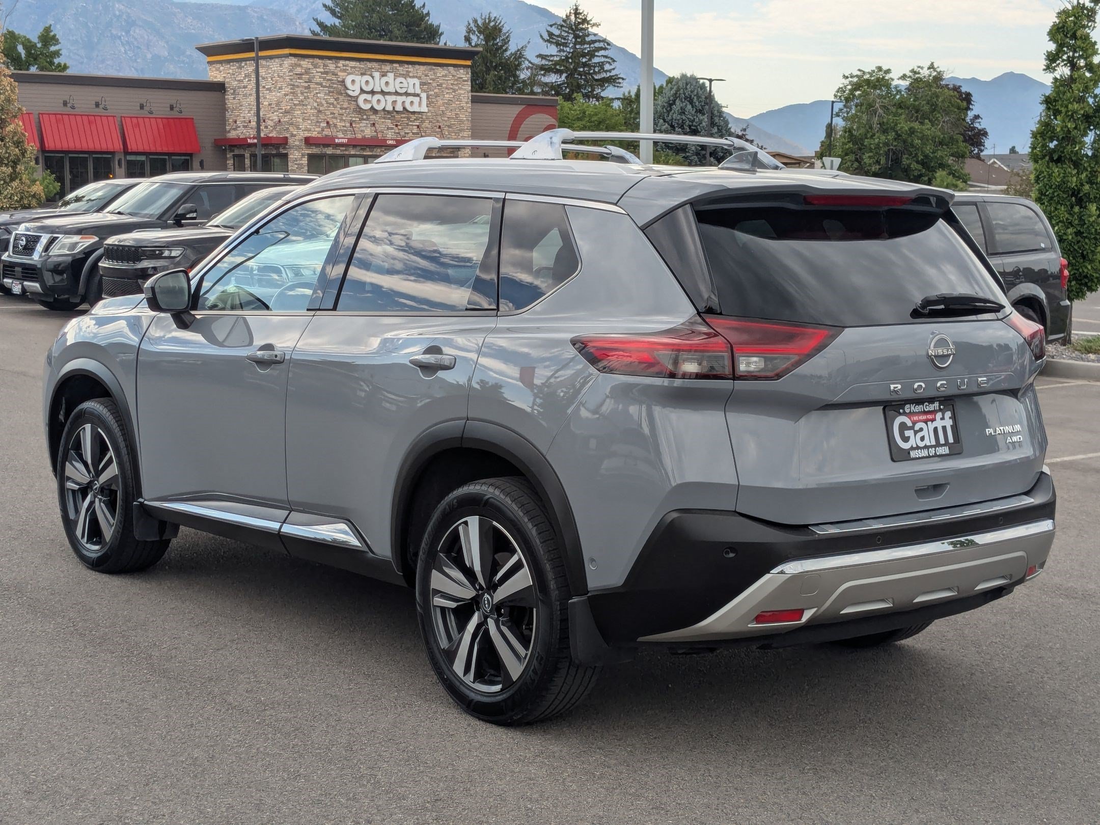 Used 2022 Boulder Gray Pearl Nissan Platinum image 5