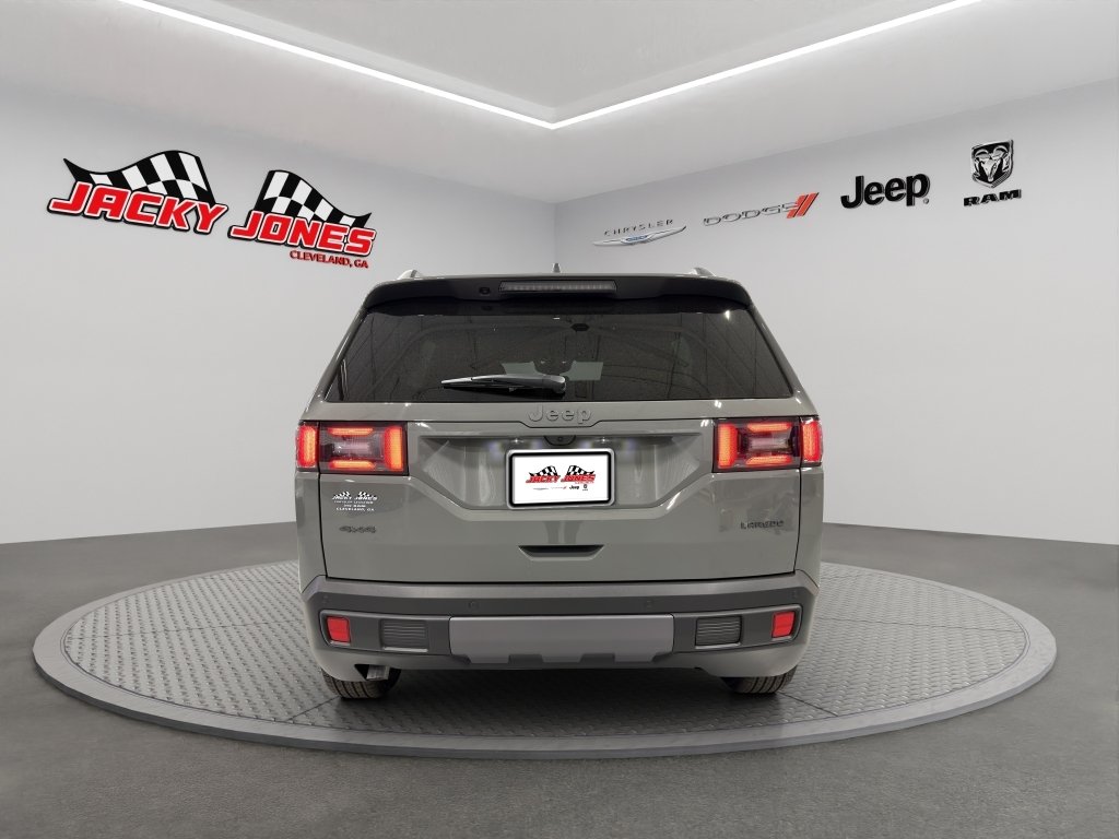 New 2026 Sting-Gray Clear-Coat Exterior Paint Jeep Laredo image 7