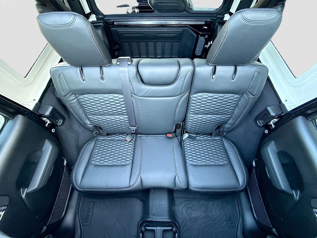 New 2026 Black Clear-Coat Exterior Paint Jeep Sport S image 25