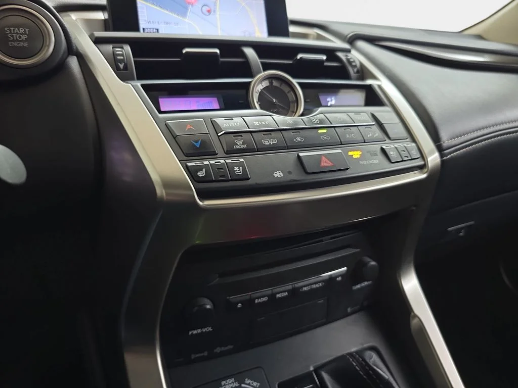 Used 2017  Lexus 200t F Sport image 27