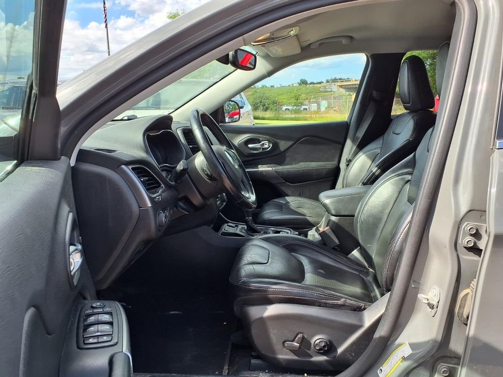 Used 2020 Gray Jeep Limited image 13