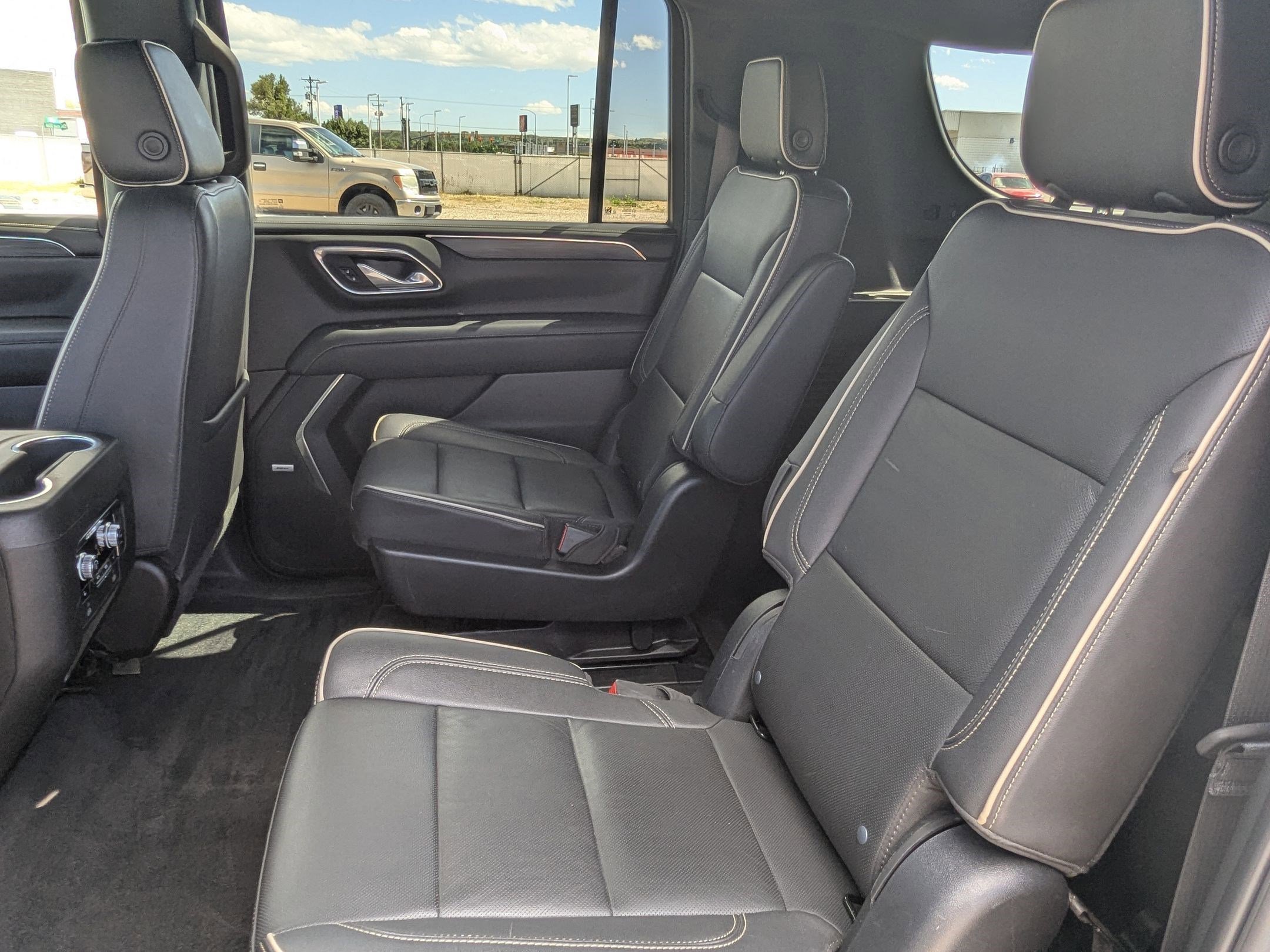 Used 2023 Sterling Metallic GMC SLT image 29