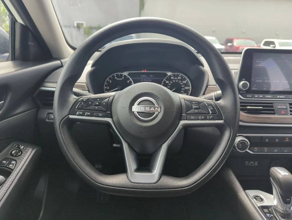 Used 2024 White Nissan 2.5 SV image 16