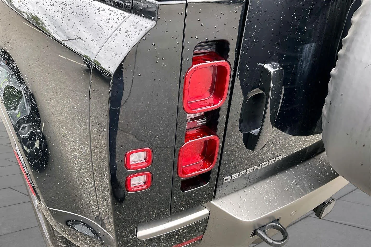 Used 2025  Land Rover X-Dynamic SE image 26