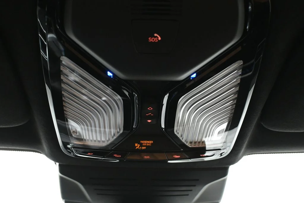 Used 2027 Black BMW M60i image 21