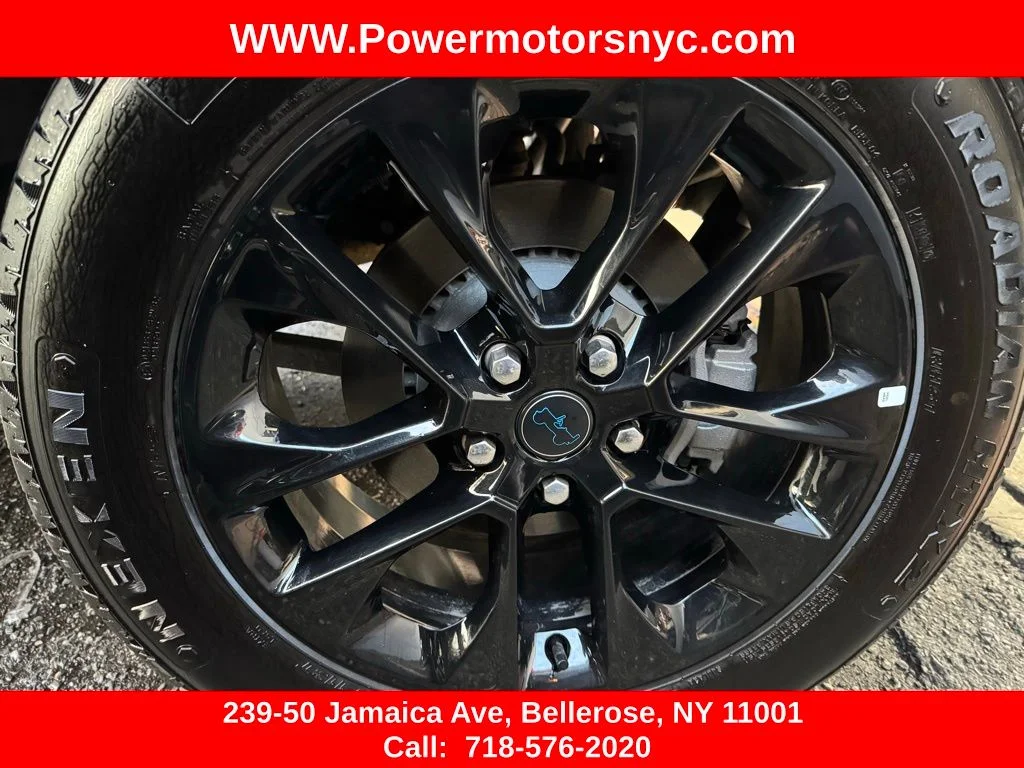 Used 2025 Gray Jeep Sahara 4xe image 16