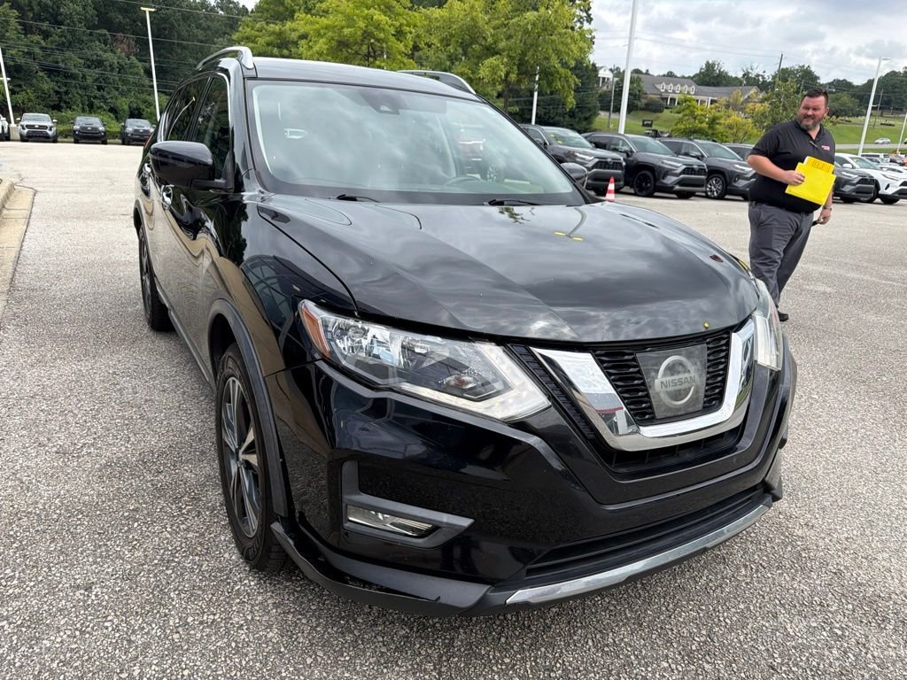 Used 2017 Black Nissan SL image 4