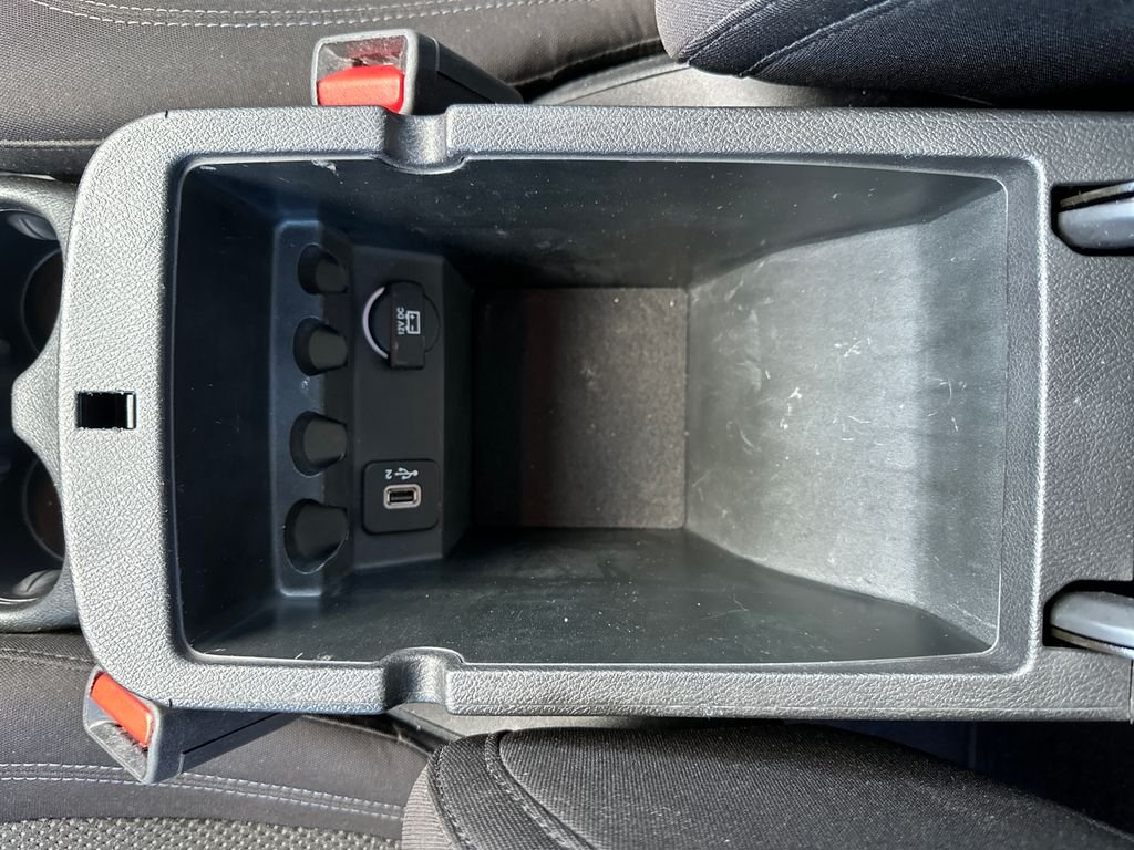 Used 2019 Silver Jeep Latitude image 18