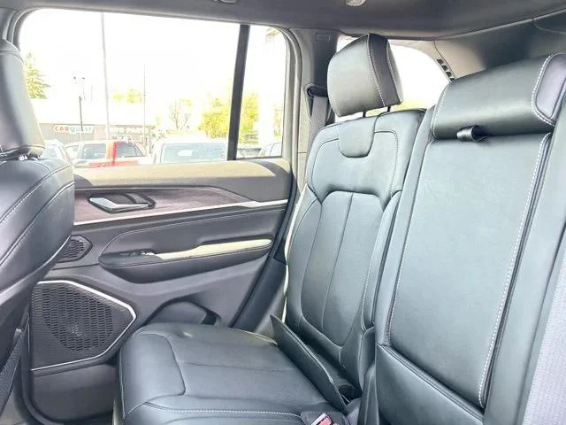 New 2026 Silver Zynith Exterior Paint Jeep Limited image 21