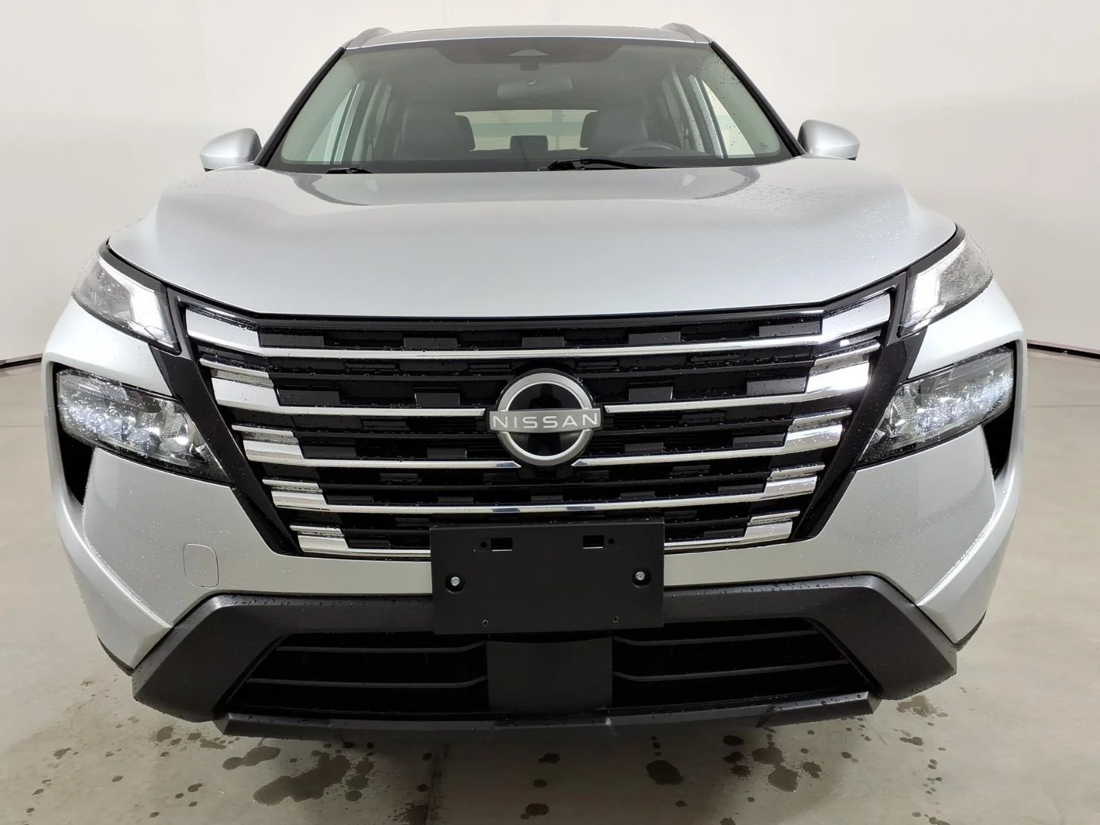 Used 2024 Brilliant Silver Metallic Nissan SV image 9