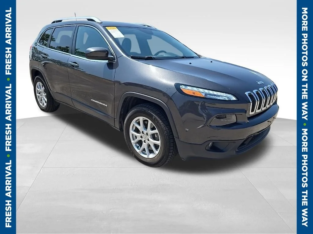 Used 2016 Gray Jeep Latitude image 1