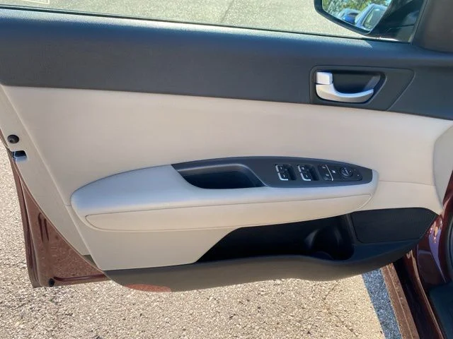 Used 2016 Purple Kia LX image 16