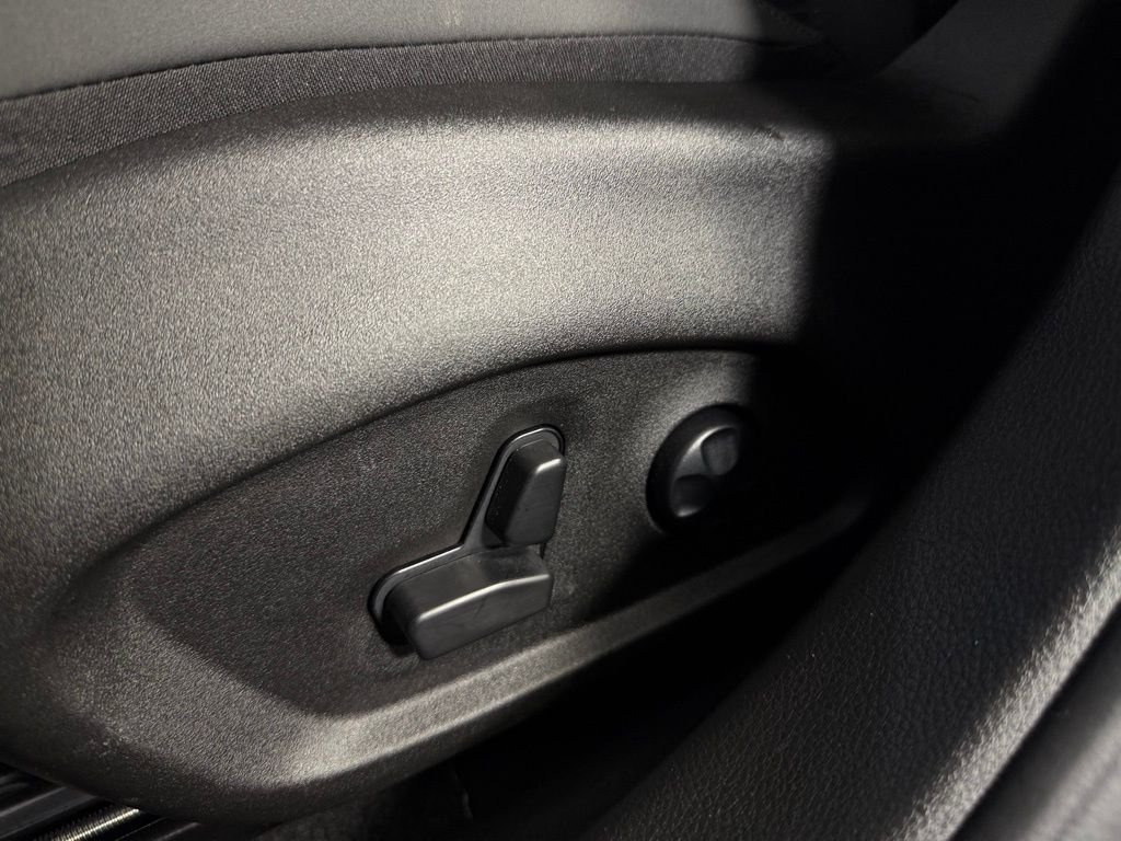Used 2025 White Alfa Romeo Base image 22