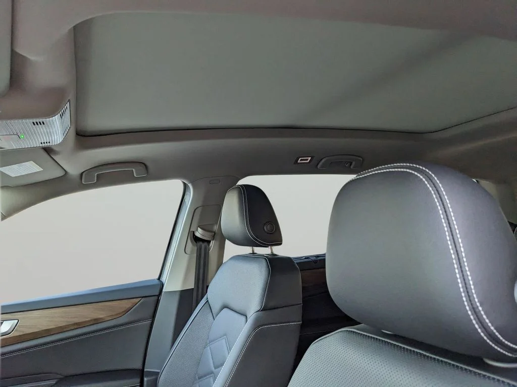 New 2026 Silver Volkswagen 2.0T SE w/Technology image 18