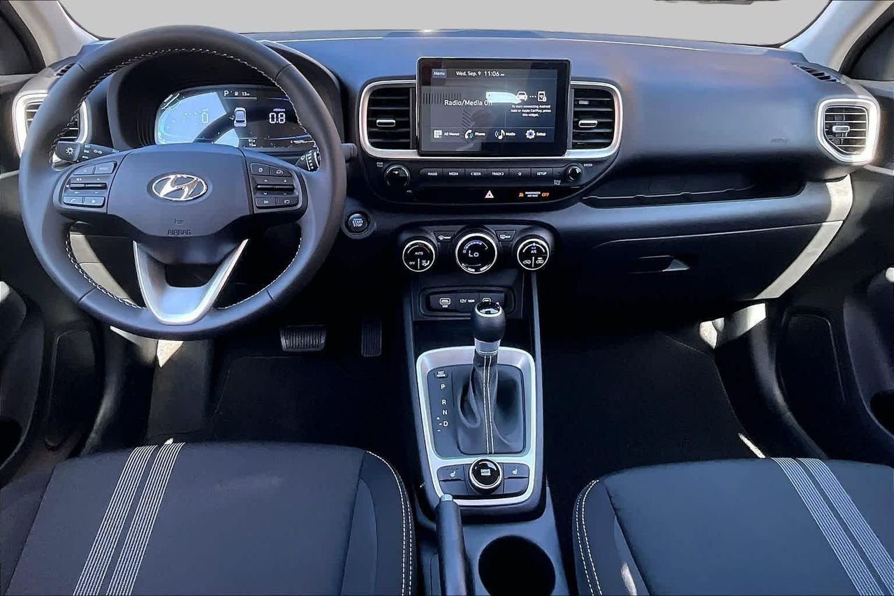New 2026 Shimmering Silver Hyundai SEL image 5