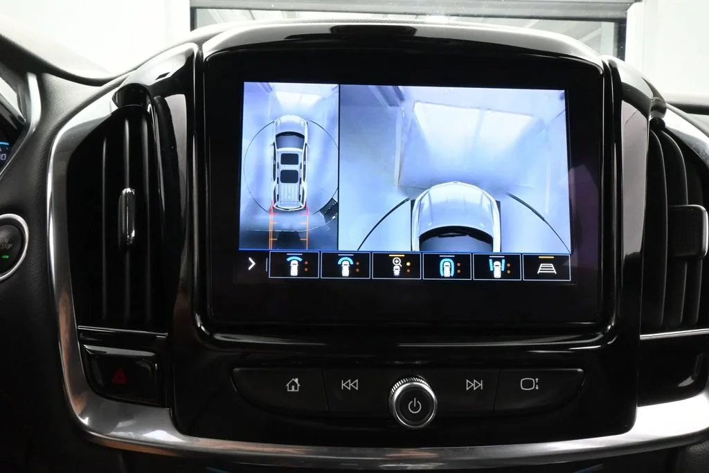Used 2021 Mosaic Black Metallic Chevrolet RS image 28