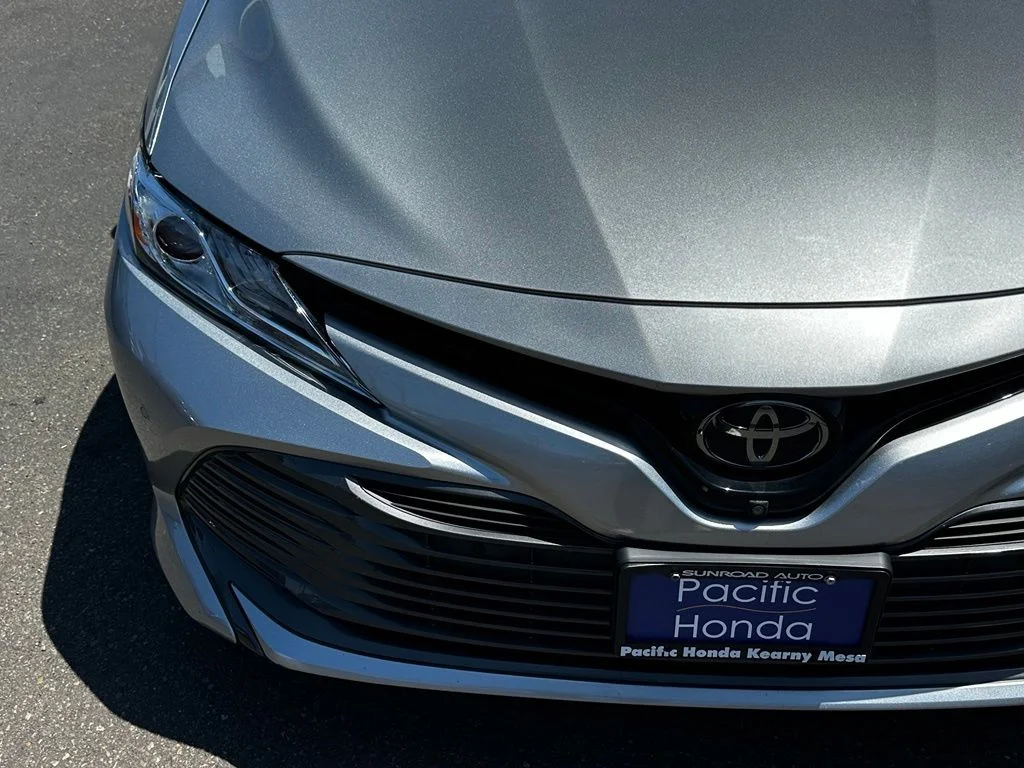Used 2019 Silver Toyota XLE image 4